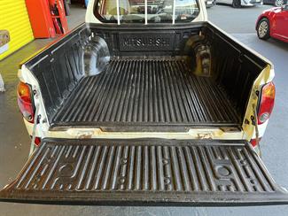 2011 Mitsubishi Triton - Thumbnail