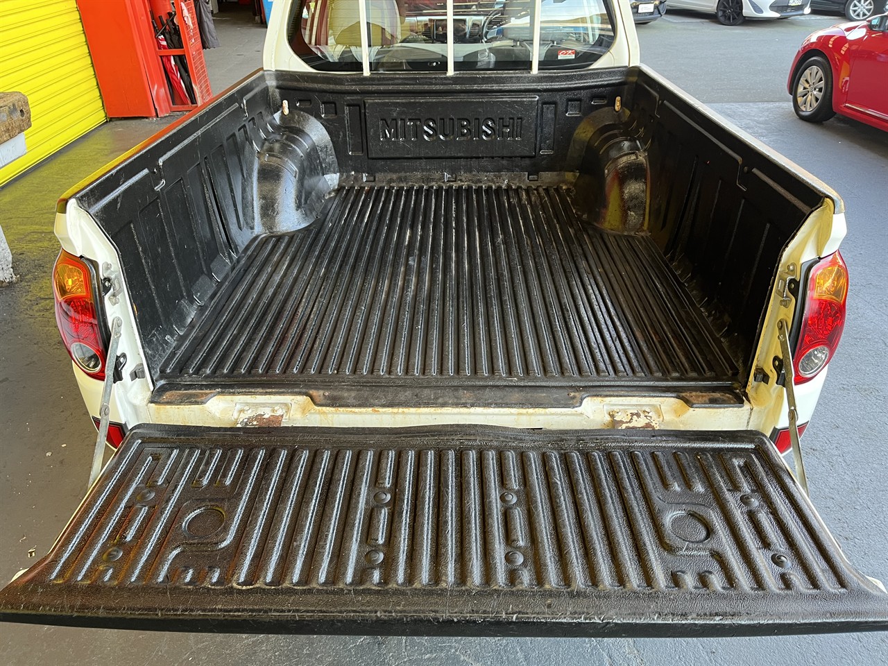 2011 Mitsubishi Triton