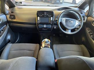 2016 Nissan LEAF - Thumbnail