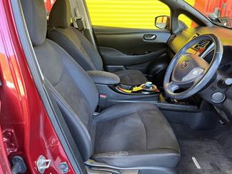 2016 Nissan LEAF - Thumbnail