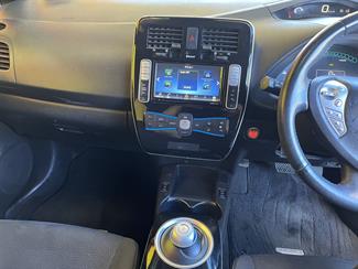 2016 Nissan LEAF - Thumbnail