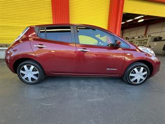 2016 Nissan LEAF - Thumbnail