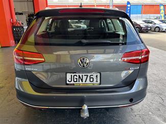 2015 Volkswagen Passat - Thumbnail