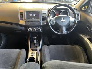 2006 Mitsubishi Outlander - Thumbnail