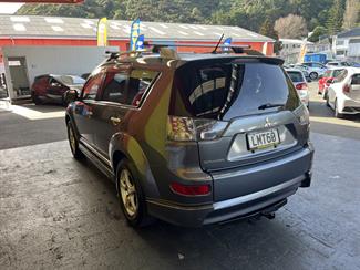 2006 Mitsubishi Outlander - Thumbnail