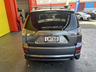 2006 Mitsubishi Outlander - Thumbnail