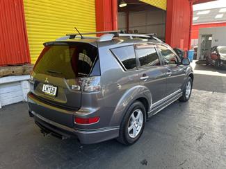 2006 Mitsubishi Outlander - Thumbnail