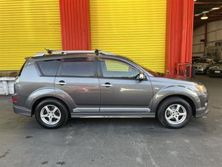2006 Mitsubishi Outlander - Thumbnail