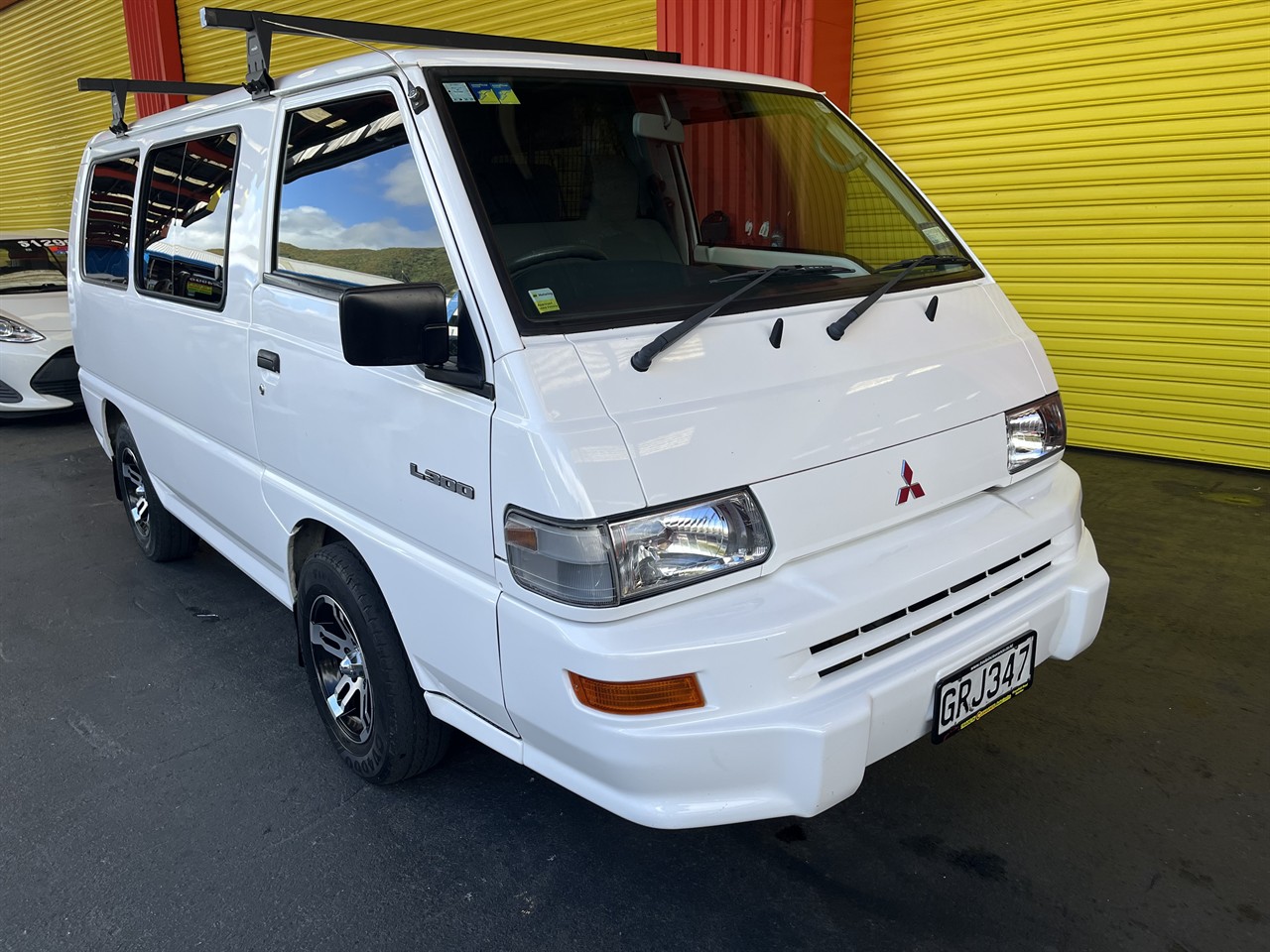 2013 Mitsubishi l300