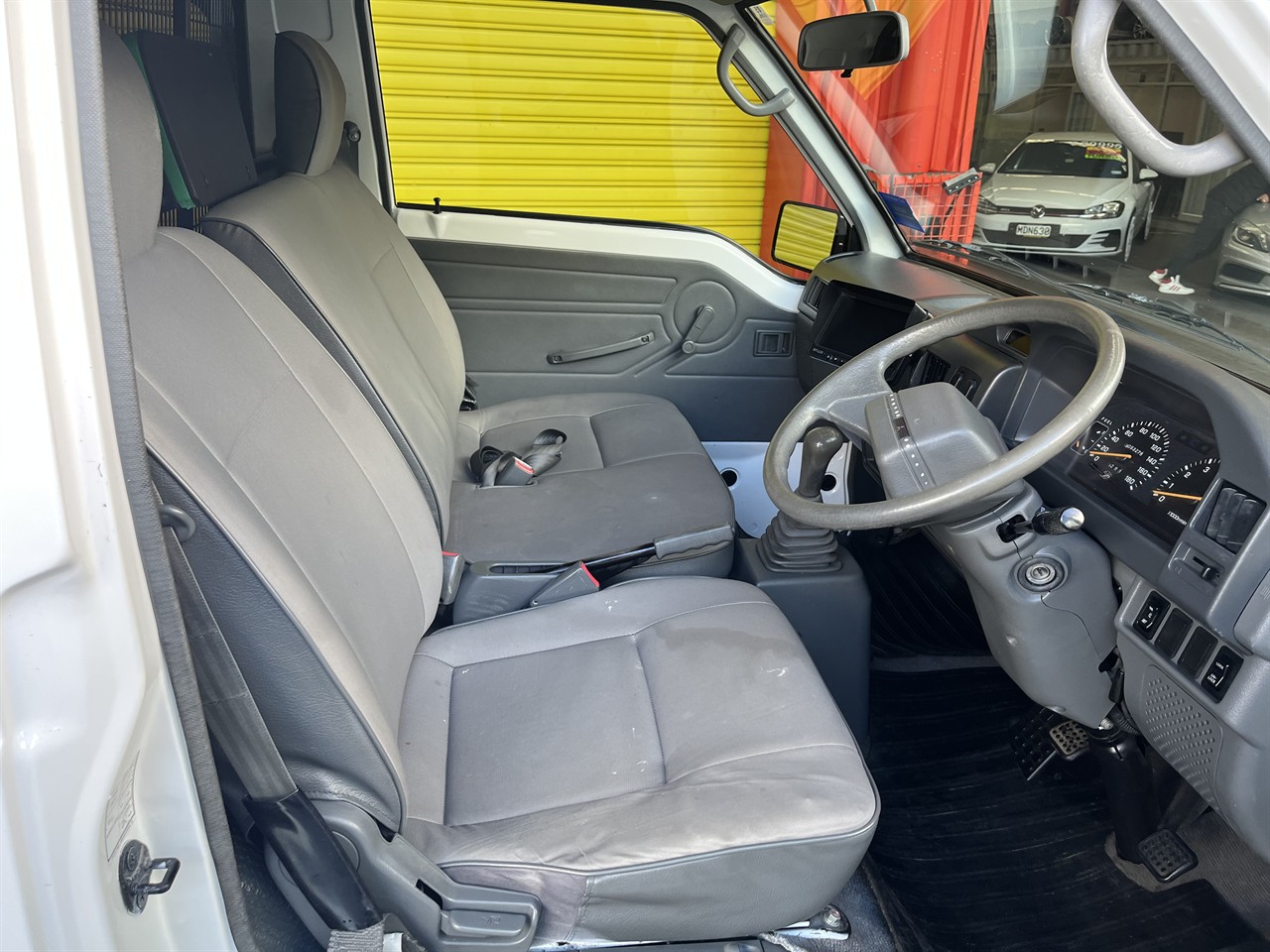 2013 Mitsubishi l300