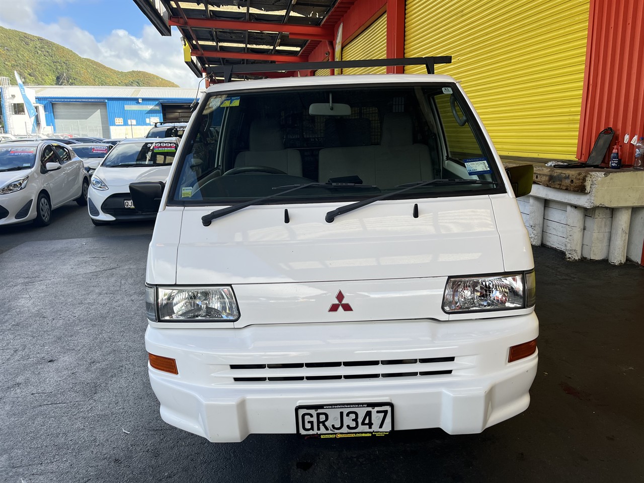 2013 Mitsubishi l300
