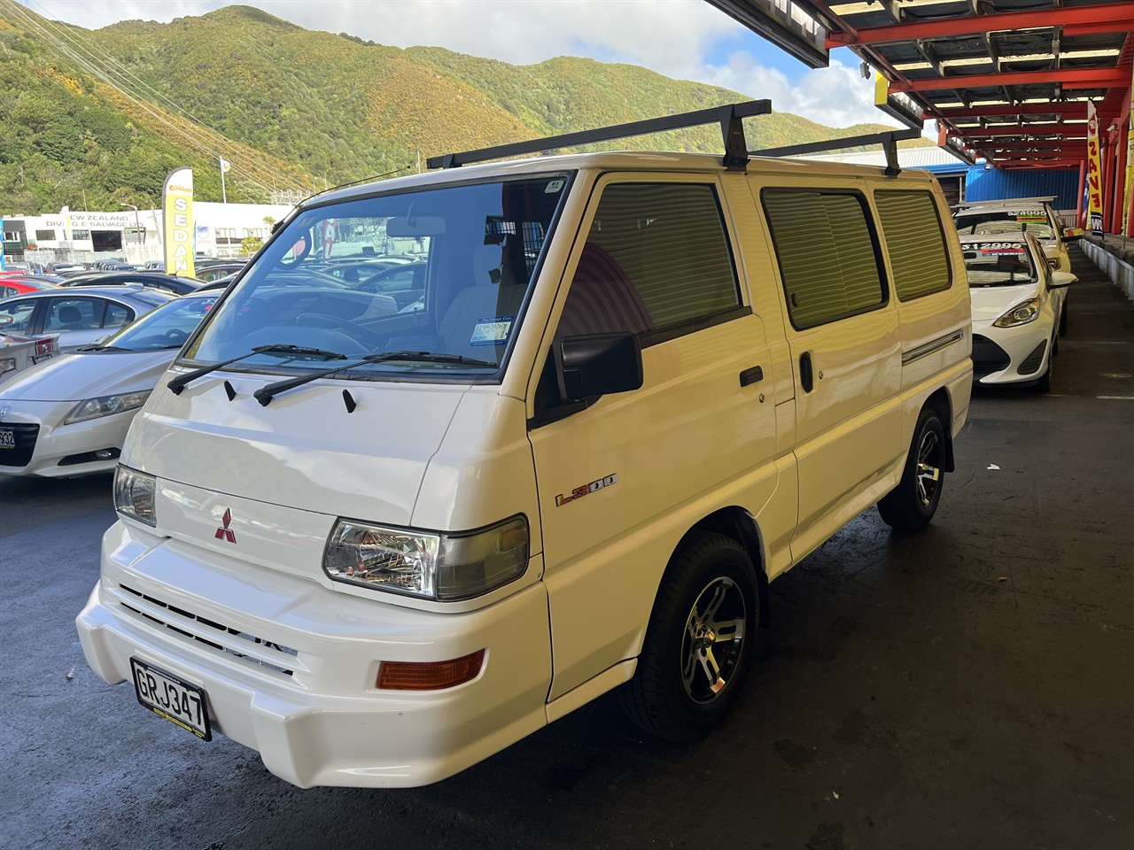 2013 Mitsubishi l300
