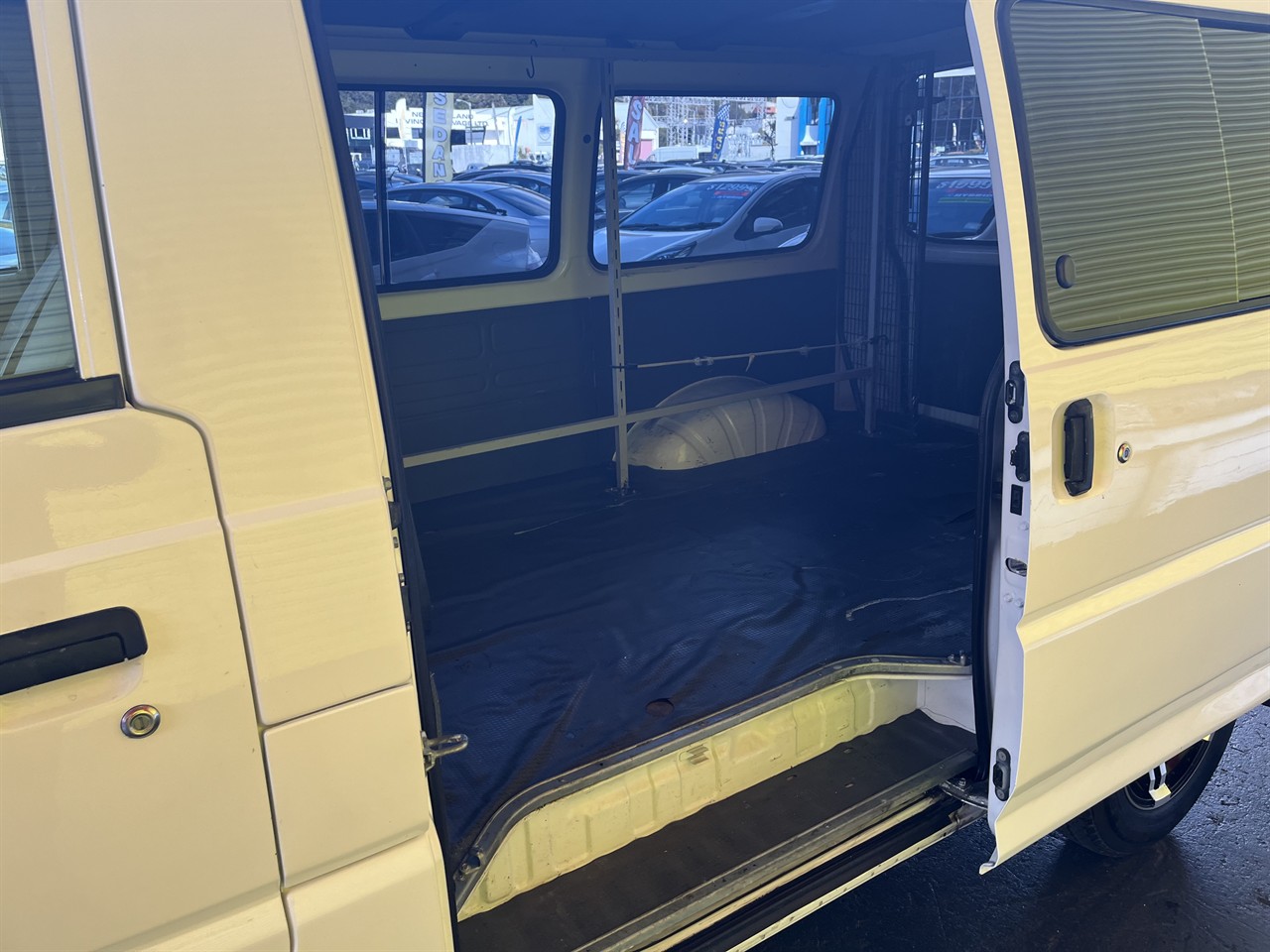 2013 Mitsubishi l300