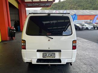 2013 Mitsubishi l300 - Thumbnail