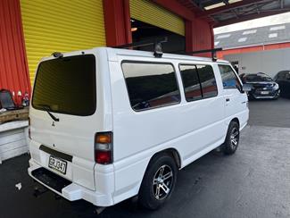 2013 Mitsubishi l300 - Thumbnail