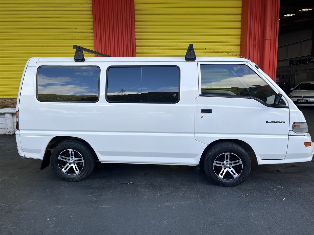 2013 Mitsubishi l300