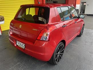 2010 Suzuki Swift - Thumbnail