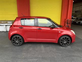 2010 Suzuki Swift - Thumbnail