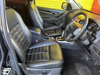 2021 Isuzu Mu-X - Thumbnail