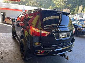2021 Isuzu Mu-X - Thumbnail
