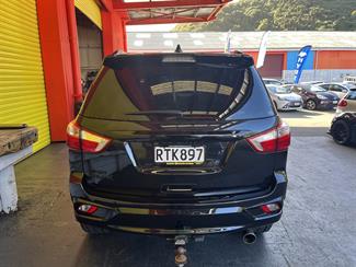 2021 Isuzu Mu-X - Thumbnail