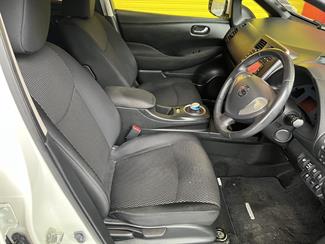 2016 Nissan LEAF - Thumbnail