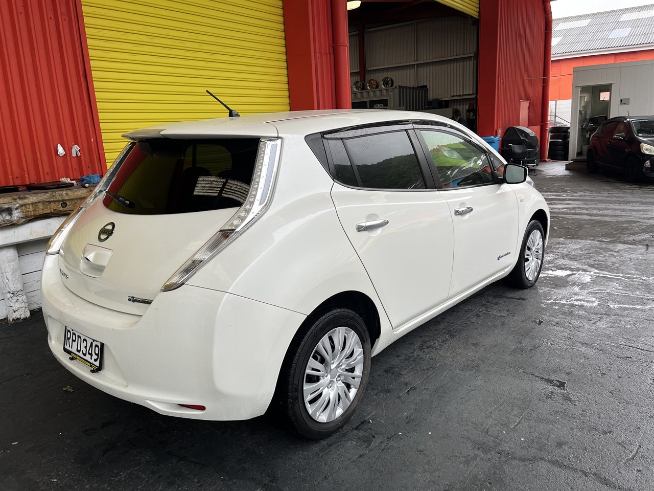 2016 Nissan LEAF