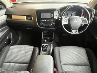 2015 Mitsubishi Outlander - Thumbnail