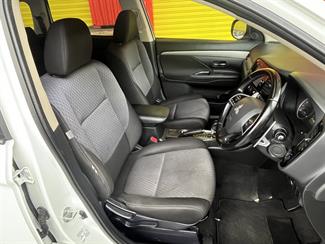 2015 Mitsubishi Outlander - Thumbnail