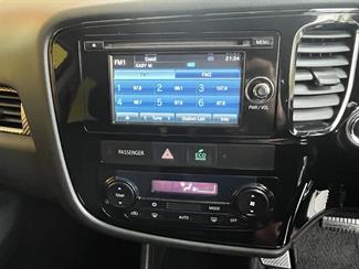 2015 Mitsubishi Outlander - Thumbnail