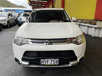 2015 Mitsubishi Outlander - Thumbnail