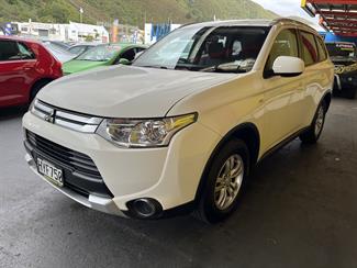 2015 Mitsubishi Outlander - Thumbnail