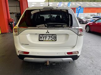 2015 Mitsubishi Outlander - Thumbnail