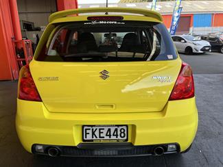 2010 Suzuki Swift - Thumbnail