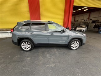 2017 Jeep Cherokee - Thumbnail