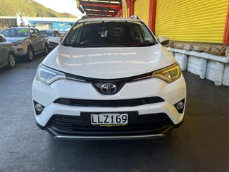 2018 Toyota RAV4 - Thumbnail
