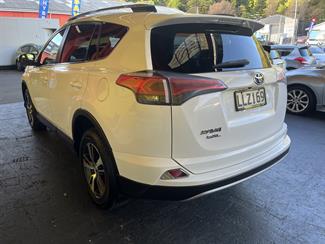 2018 Toyota RAV4 - Thumbnail