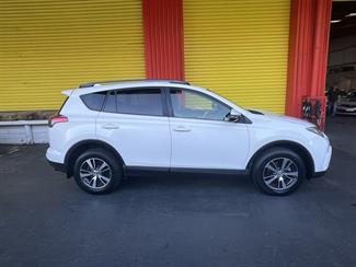 2018 Toyota RAV4 - Thumbnail