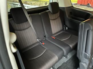 2014 Nissan Serena - Thumbnail
