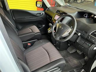 2014 Nissan Serena - Thumbnail