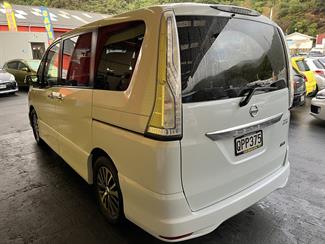 2014 Nissan Serena - Thumbnail