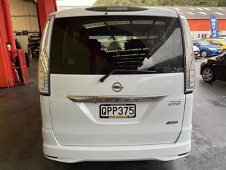 2014 Nissan Serena - Thumbnail