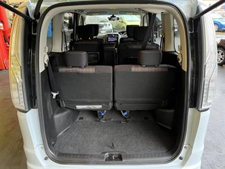 2014 Nissan Serena - Thumbnail