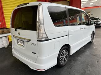 2014 Nissan Serena - Thumbnail