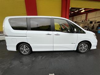 2014 Nissan Serena - Thumbnail