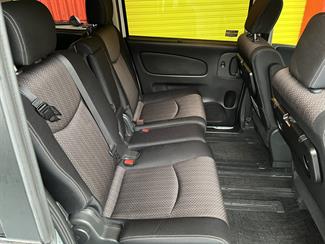 2014 Nissan Serena - Thumbnail
