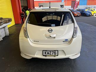 2014 Nissan LEAF - Thumbnail
