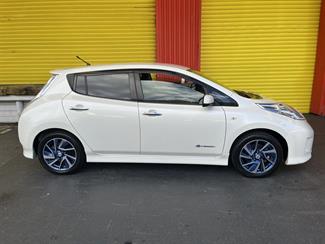 2014 Nissan LEAF - Thumbnail