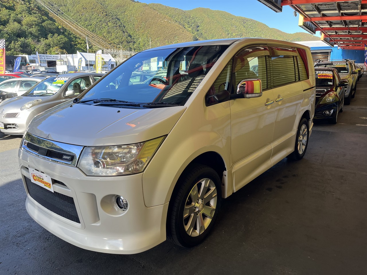 2013 Mitsubishi DELICA