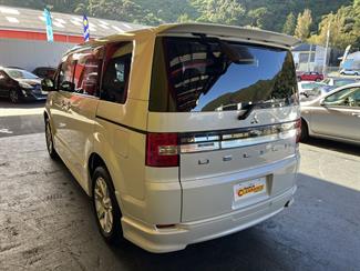 2013 Mitsubishi DELICA - Thumbnail